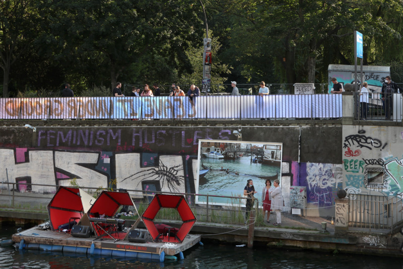Vorbereitungen für die Performance von Sound Mirror Neukölln von New Opera Hero, Davis West und Gabor Hartyáni