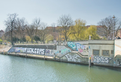 View of the Kunstbrücke am Wildenbruch with landing stage