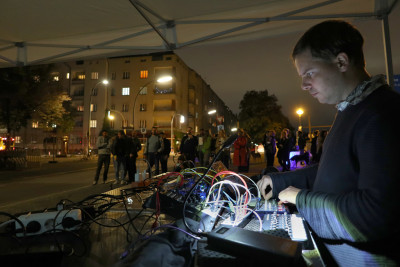 Audiovisuelle Performance von Gregor Dys / LeOff: Im Fluss