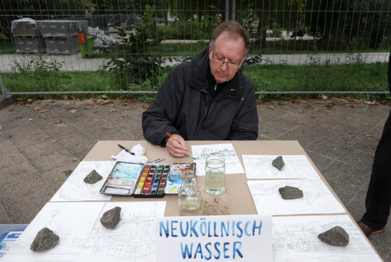 Matthias Beckmann beim Aqua­rel­lie­ren