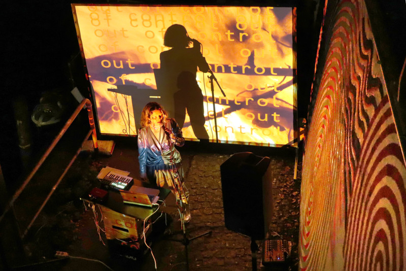 Audiovisuelle Performance von Luïza Luz y Vi Amoras: After Nature Soundscape