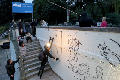 Performative Aktion von Natalia Korotyaeva + Alessandro Rauschmann / NK+AR: TRILLO