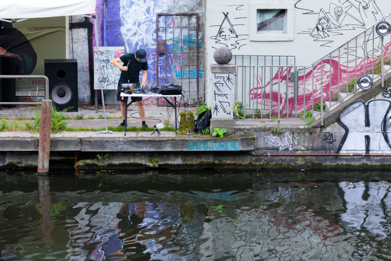 Wasseransicht. Der Musik- Kunst von Laure Catugier, Aleks Slota: C O S M O S # 2, 2022